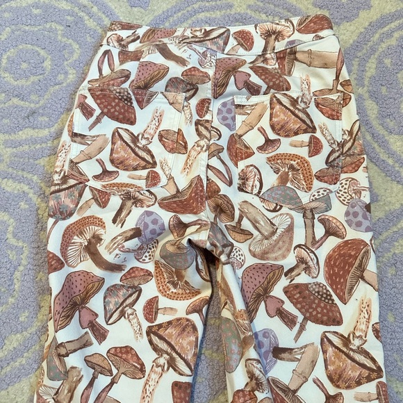 Mushroom float on flares - Picture 3 of 8